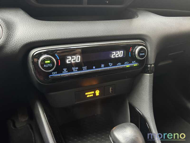 TOYOTA Yaris - 1.5h Lounge - usato