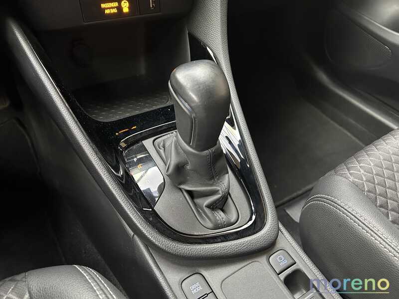 TOYOTA Yaris - 1.5h Lounge - usato