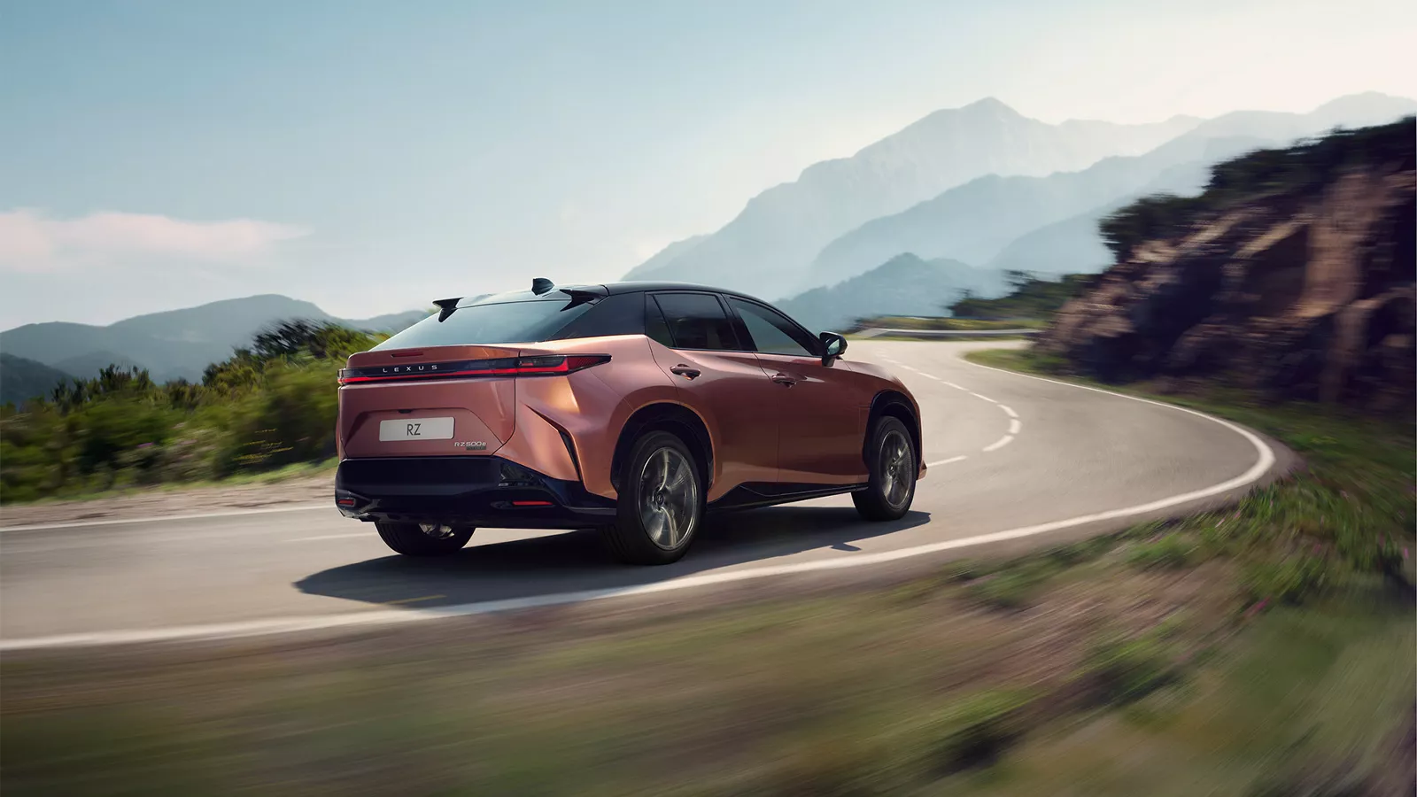 Nuovo Lexus RZ Full Electric, evoluzione del primo SUV elettrico Lexus