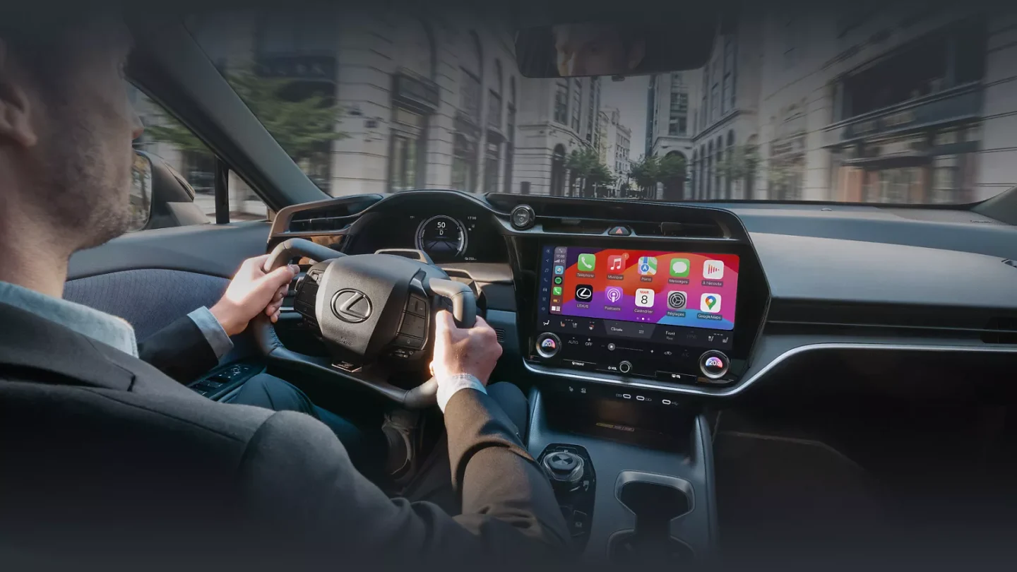 Volante yoke con sistema steer-by-wire sulla Lexus RZ Full Electric