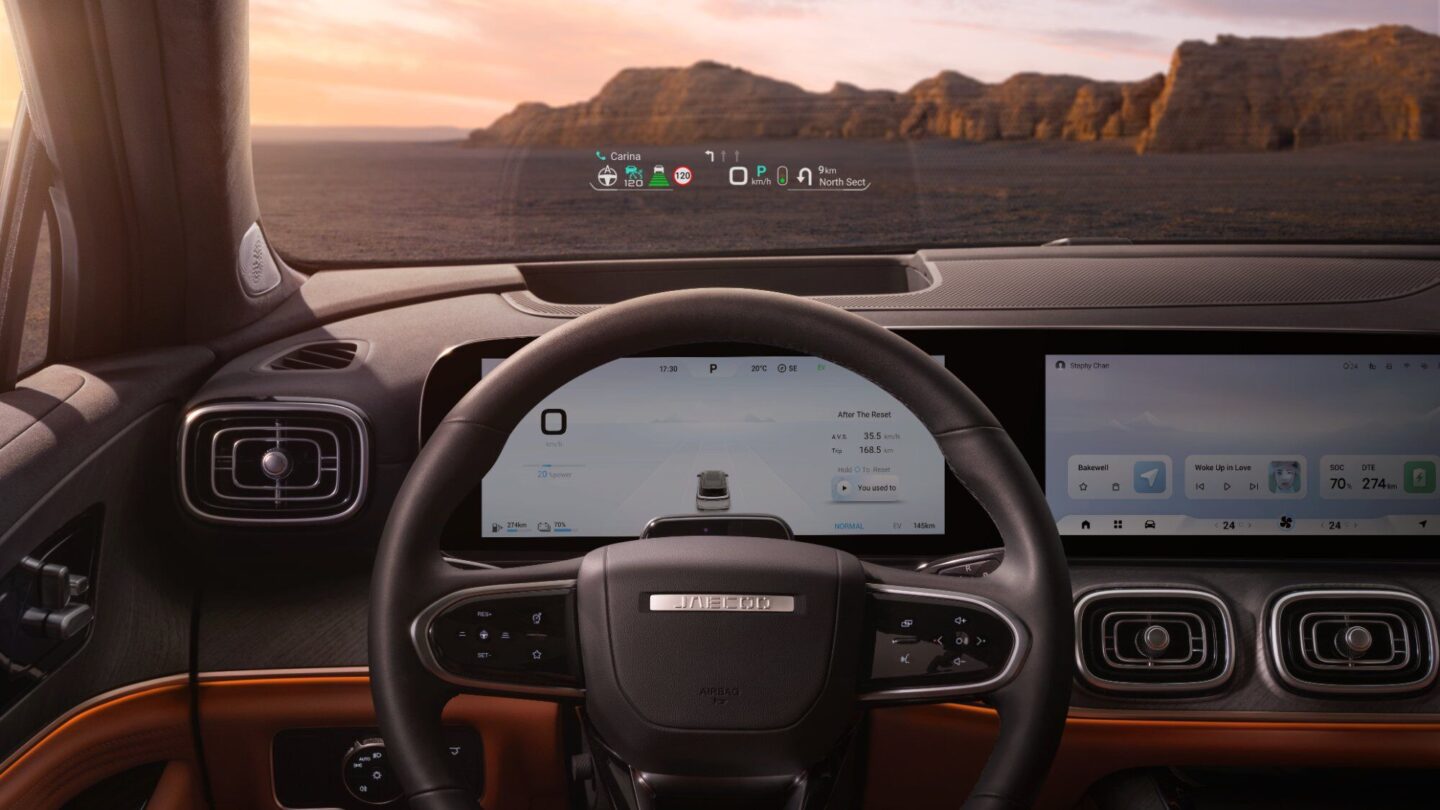 Interni Jaecoo 8: design moderno, tecnologia a bordo infotainment avanzato e comfort premium